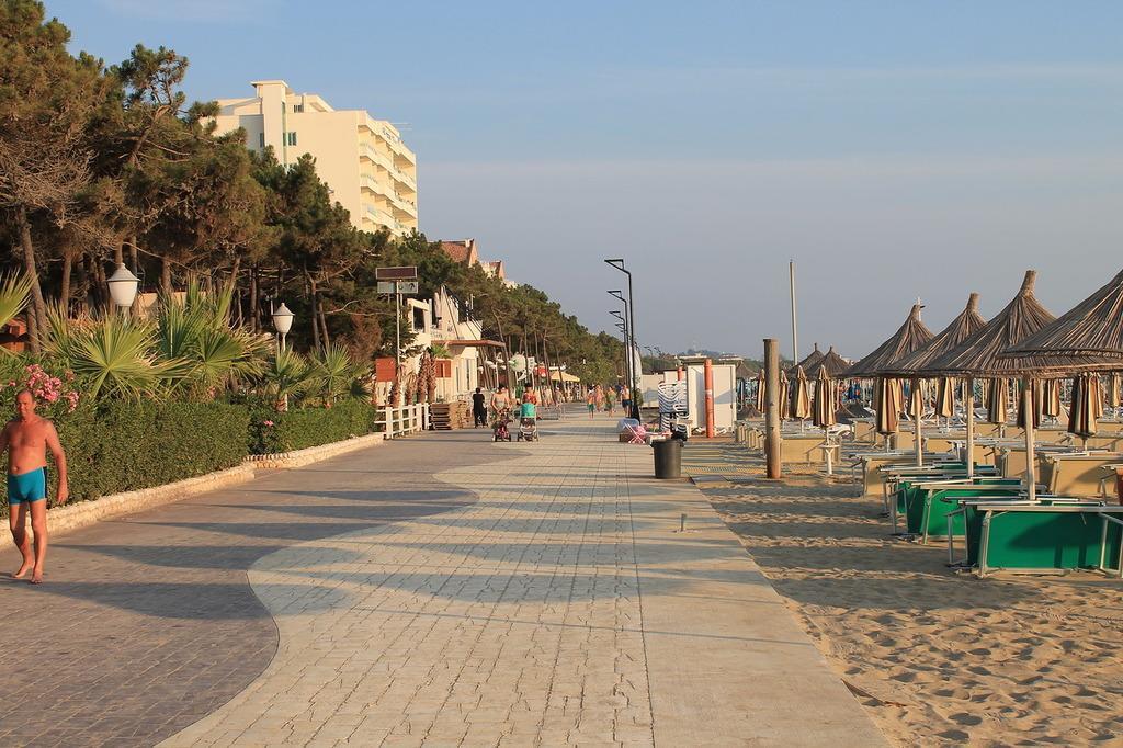 Aldom Apartments Durrës Exteriör bild