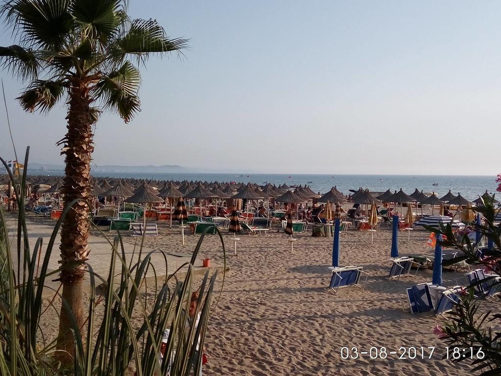 Aldom Apartments Durrës Exteriör bild